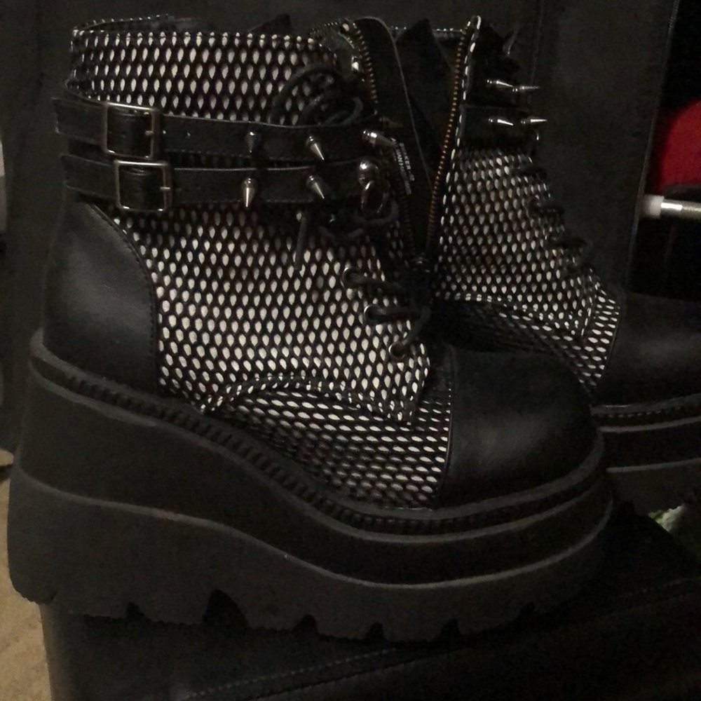 Dollskill Demonia vegan boots new size 8